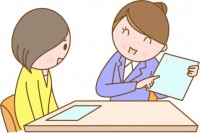 接客をする女性