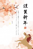 梅を見上げる馬の…