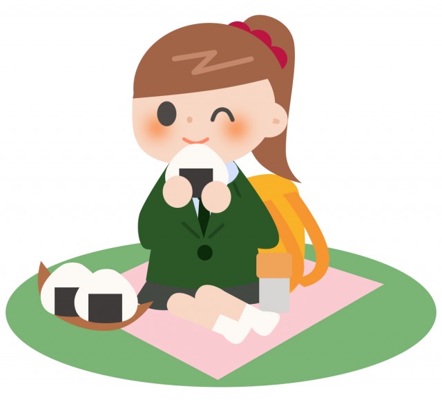学校プリント用 遠足 おにぎりを食べる女の子 無料イラスト素材 素材ラボ