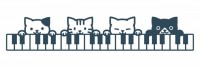 4匹の猫と鍵盤の…