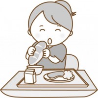 給食を食べる子ど…