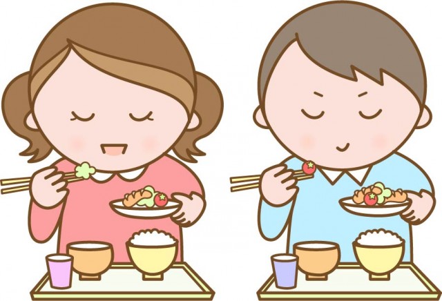 学校や保育園で給食を食べる子どもたち 無料イラスト素材 素材ラボ